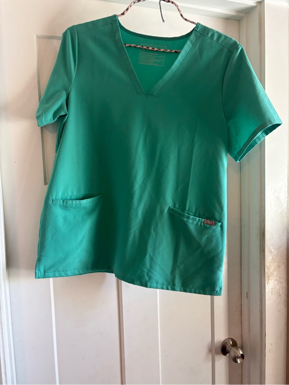 Figs scrub top